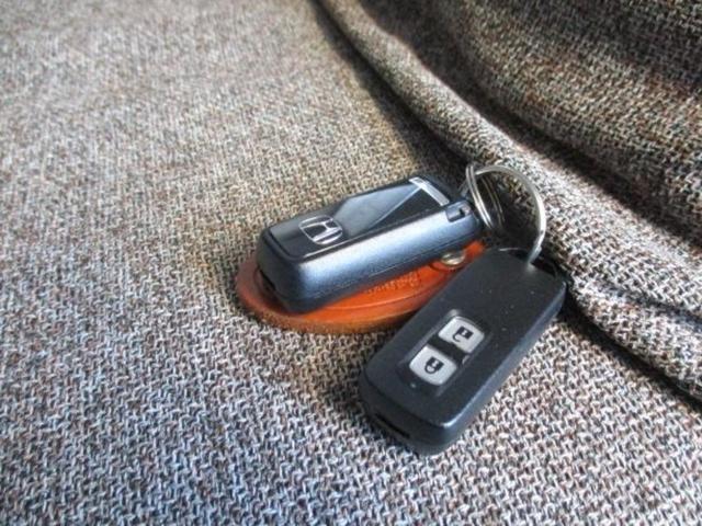 Ｇ・Ｌパッケージ　スマートフォン連携ディスプレイオーディオ　バックカメラ　オートライト　ＨＩＤ　スマートキー２個　電動格納ミラー　ＣＶＴ　盗難防止システム　ＡＢＳ　ＥＳＣ　Ｂｌｕｅｔｏｏｔｈ　チップアップシート(80枚目)