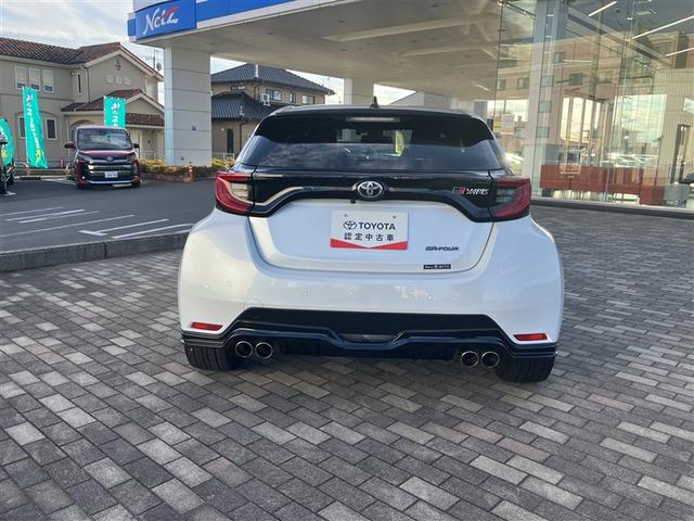 ＧＲヤリス ＲＺ　Ｂカメラ　オートエアコン　エアバッグ　パワーウインドウ　記録簿　カーテンエアバッグ　ＡＢＳ　ＥＴＣ　４ＷＤ　アルミホイール（12枚目）