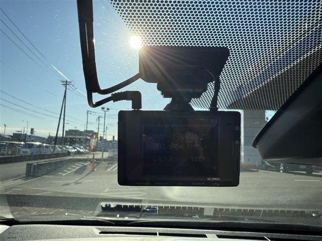 アクア Ｓ　キーレスエントリ　ドラレコ付　ナビ＆ＴＶ　オートエアコン　デュアルエアバック　ＥＳＣ　Ｂカメラ　パワーウィンドウ　ＥＴＣ　ＳＲＳ　パワーステアリング　ＡＢＳ　記録簿付（31枚目）