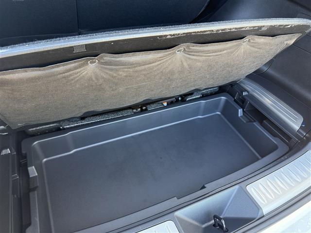 ハリアーハイブリッド Ｚ　メモリナビ　地デジ　４ＷＤ車　ＡＢＳ　オートエアコン　サイドエアバッグ　Ｂカメラ　エアバッグ　ＥＴＣ　アルミホイール　ワンオーナー　ナビ＆ＴＶ　ブレーキサポート　点検記録簿（11枚目）