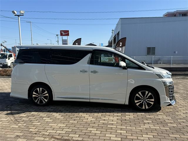 ヴェルファイア ２．５Ｚ　Ｇエディション　レザーシート　アイストップ　４ＷＤ車　エアバッグ　アルミホイール　ナビＴＶ　ＡＢＳ　３列シート　オートエアコン　ＥＴＣ　記録簿　メモリナビ　リヤカメラ　衝突被害軽減　１オ－ナ－（4枚目）