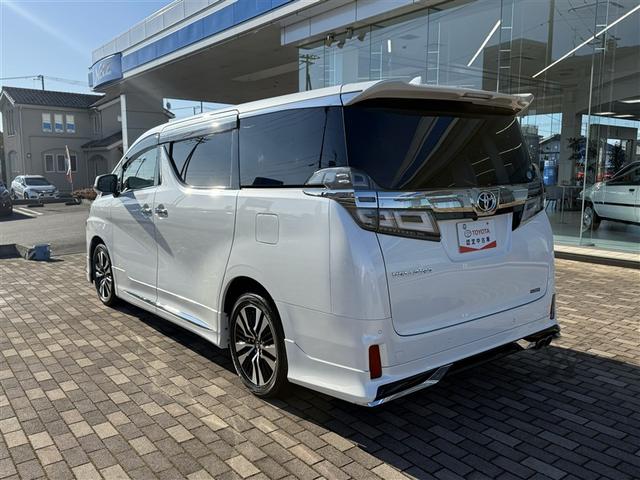 ヴェルファイア ２．５Ｚ　Ｇエディション　レザーシート　アイストップ　４ＷＤ車　エアバッグ　アルミホイール　ナビＴＶ　ＡＢＳ　３列シート　オートエアコン　ＥＴＣ　記録簿　メモリナビ　リヤカメラ　衝突被害軽減　１オ－ナ－（7枚目）