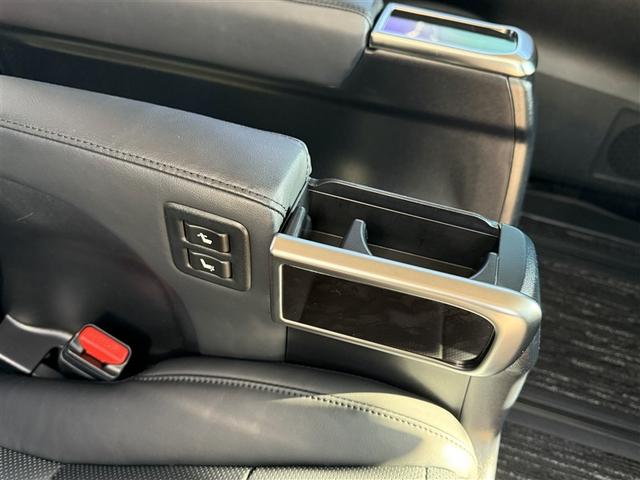 ヴェルファイア ２．５Ｚ　Ｇエディション　レザーシート　アイストップ　４ＷＤ車　エアバッグ　アルミホイール　ナビＴＶ　ＡＢＳ　３列シート　オートエアコン　ＥＴＣ　記録簿　メモリナビ　リヤカメラ　衝突被害軽減　１オ－ナ－（11枚目）