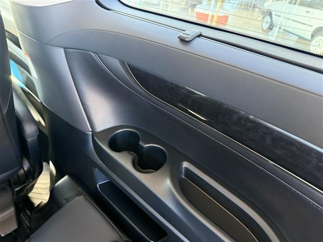 ヴェルファイア ２．５Ｚ　Ｇエディション　レザーシート　アイストップ　４ＷＤ車　エアバッグ　アルミホイール　ナビＴＶ　ＡＢＳ　３列シート　オートエアコン　ＥＴＣ　記録簿　メモリナビ　リヤカメラ　衝突被害軽減　１オ－ナ－（19枚目）