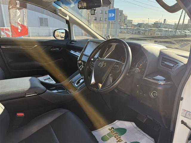 ヴェルファイア ２．５Ｚ　Ｇエディション　レザーシート　アイストップ　４ＷＤ車　エアバッグ　アルミホイール　ナビＴＶ　ＡＢＳ　３列シート　オートエアコン　ＥＴＣ　記録簿　メモリナビ　リヤカメラ　衝突被害軽減　１オ－ナ－（21枚目）