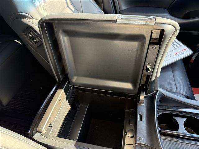 ヴェルファイア ２．５Ｚ　Ｇエディション　レザーシート　アイストップ　４ＷＤ車　エアバッグ　アルミホイール　ナビＴＶ　ＡＢＳ　３列シート　オートエアコン　ＥＴＣ　記録簿　メモリナビ　リヤカメラ　衝突被害軽減　１オ－ナ－（29枚目）