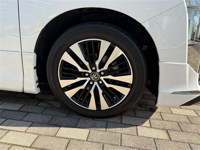 ヴェルファイア ２．５Ｚ　Ｇエディション　レザーシート　アイストップ　４ＷＤ車　エアバッグ　アルミホイール　ナビＴＶ　ＡＢＳ　３列シート　オートエアコン　ＥＴＣ　記録簿　メモリナビ　リヤカメラ　衝突被害軽減　１オ－ナ－（40枚目）