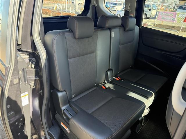 シエンタ ハイブリッドＧ　ブレーキサポート　Ｂカメラ　１オーナー　メモリナビ　ナビＴＶ　ＥＴＣ　運転席エアバック　フルオートエアコン　デュアルエアバッグ　ＰＷ　ワンセグテレビ　３列シート　ＡＢＳ　ＰＳ　メンテナンスノート（13枚目）