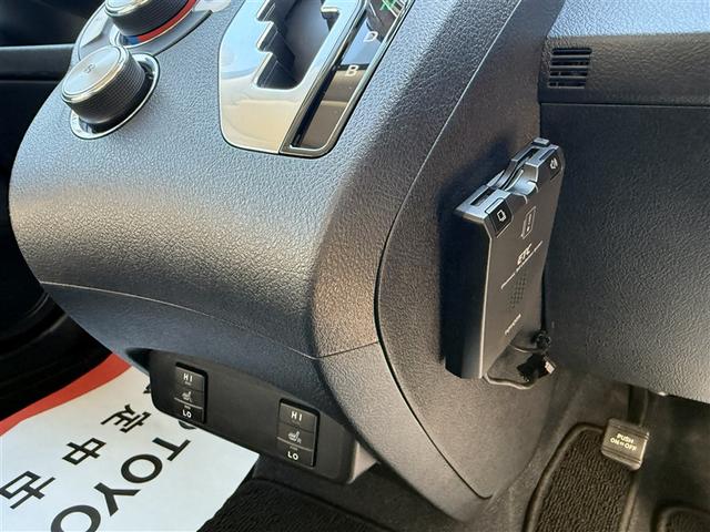 シエンタ ハイブリッドＧ　ブレーキサポート　Ｂカメラ　１オーナー　メモリナビ　ナビＴＶ　ＥＴＣ　運転席エアバック　フルオートエアコン　デュアルエアバッグ　ＰＷ　ワンセグテレビ　３列シート　ＡＢＳ　ＰＳ　メンテナンスノート（24枚目）