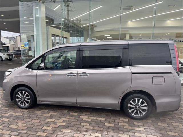 エスクァイア Ｇｉ　１オナ　リアカメラ　ＥＴＣ車載器　オートエアコン　ナビＴＶ　定期点検記録簿　ＡＢＳ　３列　アルミ　エアバッグ　パワステ　サポカー　地上デジタル（7枚目）