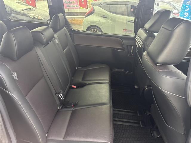 エスクァイア Ｇｉ　１オナ　リアカメラ　ＥＴＣ車載器　オートエアコン　ナビＴＶ　定期点検記録簿　ＡＢＳ　３列　アルミ　エアバッグ　パワステ　サポカー　地上デジタル（8枚目）