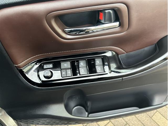 エスクァイア Ｇｉ　１オナ　リアカメラ　ＥＴＣ車載器　オートエアコン　ナビＴＶ　定期点検記録簿　ＡＢＳ　３列　アルミ　エアバッグ　パワステ　サポカー　地上デジタル（9枚目）