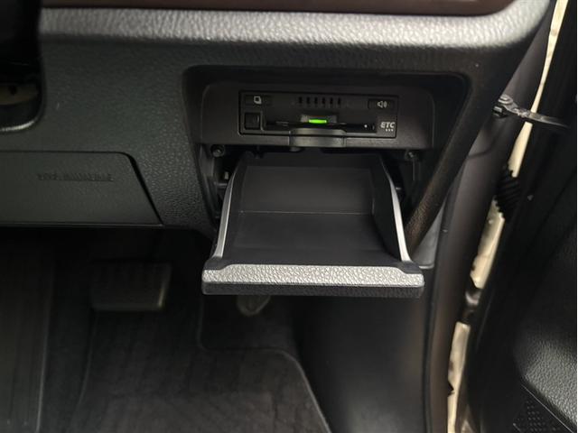 エスクァイア Ｇｉ　１オナ　リアカメラ　ＥＴＣ車載器　オートエアコン　ナビＴＶ　定期点検記録簿　ＡＢＳ　３列　アルミ　エアバッグ　パワステ　サポカー　地上デジタル（23枚目）