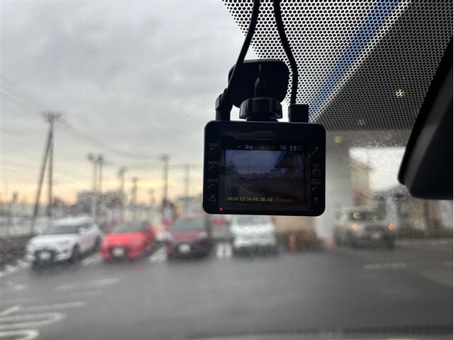 エスクァイア Ｇｉ　１オナ　リアカメラ　ＥＴＣ車載器　オートエアコン　ナビＴＶ　定期点検記録簿　ＡＢＳ　３列　アルミ　エアバッグ　パワステ　サポカー　地上デジタル（24枚目）