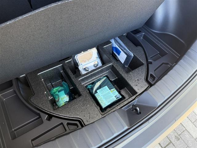 カローラクロス ハイブリッド　Ｚ　ＰＣＳ　パノラマムーンルーフ　記録簿　エアバッグ　ＡＢＳ（13枚目）