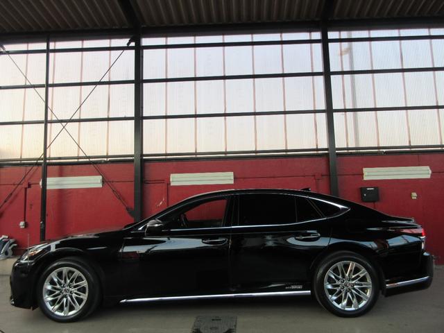 納車前には、認証工場での整備・試乗も行うので安心したカーライフをお楽しみいただけると思います。４分割で掲載していますが、気になる箇所がありましたら拡大写真で送りますのでお申し付けください。