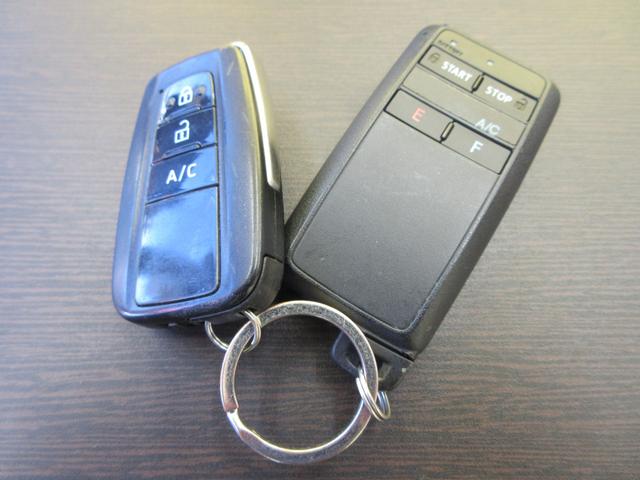 プリウスＰＨＶ Ａレザーパッケージ　禁煙車／モデリスタフルエアロ／黒レザーシート／社外１８ｉｎＡＷ／スマートキー一体型ＥＧスターター／サーモテクトライムグリーン／ＬＥＤヘッドライト／前後ドラレコ／充電ケーブル／急速充電口／記録簿５枚有（58枚目）