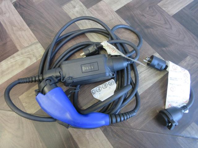 プリウスＰＨＶ Ａレザーパッケージ　禁煙車／モデリスタフルエアロ／黒レザーシート／社外１８ｉｎＡＷ／スマートキー一体型ＥＧスターター／サーモテクトライムグリーン／ＬＥＤヘッドライト／前後ドラレコ／充電ケーブル／急速充電口／記録簿５枚有（60枚目）