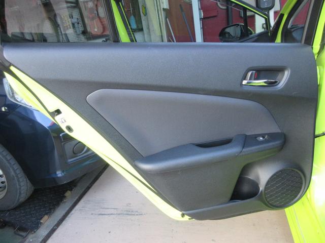 プリウスＰＨＶ Ａレザーパッケージ　禁煙車／モデリスタフルエアロ／黒レザーシート／社外１８ｉｎＡＷ／スマートキー一体型ＥＧスターター／サーモテクトライムグリーン／ＬＥＤヘッドライト／前後ドラレコ／充電ケーブル／急速充電口／記録簿５枚有（68枚目）