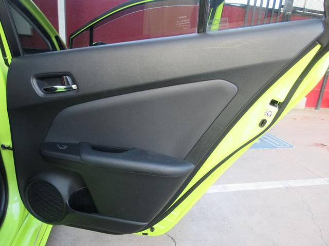 プリウスＰＨＶ Ａレザーパッケージ　禁煙車／モデリスタフルエアロ／黒レザーシート／社外１８ｉｎＡＷ／スマートキー一体型ＥＧスターター／サーモテクトライムグリーン／ＬＥＤヘッドライト／前後ドラレコ／充電ケーブル／急速充電口／記録簿５枚有（70枚目）