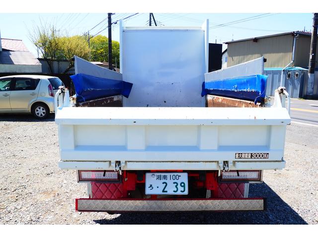 三菱ふそう キャンター その他 デコトラ カスタムグレード 新明和製ダンプ 低床 ダンプ ３ｔ積載 電飾 メッキパーツ多数 内装張替え 電動コボレーン 中古車検索 くるまのニュース