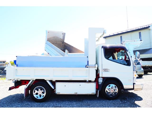 キャンター デコトラ カスタムグレード 新明和製ダンプ 低床 ダンプ ３ｔ積載 電飾 メッキパーツ 内装張替え 電動コボレーン Carsmeet Web 自動車情報サイト Le Volant Carsmeet Web ル ボラン カーズミート ウェブ