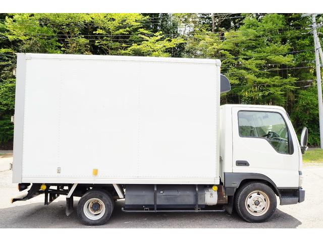 　１．５ｔベース　キッチンカー　移動販売車　ケータリングカー　積載１．３５ｔ　ＬＩＸＩＬ製サッシ新品窓　新品シンク　床クッションフロア張り　室内ライト　換気扇付　作業棚付　昇降階段付　バックカメラ付き(6枚目)