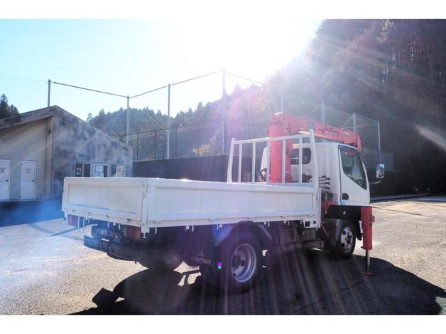 キャンター 　外装仕上げ済　古河ユニックＵＲＶ２６４Ｋ　４段クレーン　フックイン　ラジコン付き　２．６３ｔ吊り　標準幅　ショートボディ　積載３ｔ　１４０馬力　板張り（6枚目）