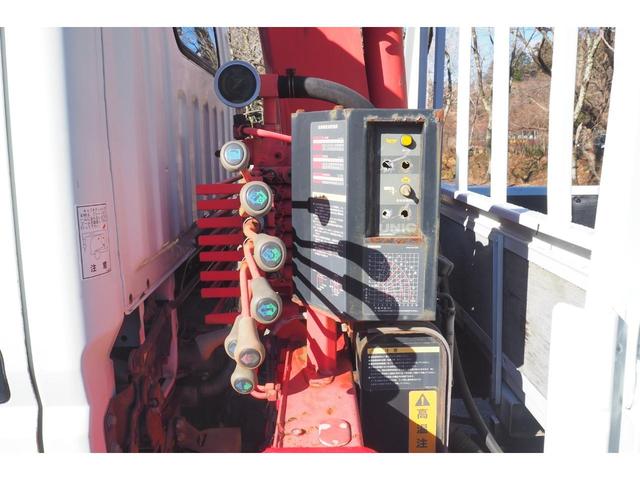 キャンター 　外装仕上げ済　古河ユニックＵＲＶ２６４Ｋ　４段クレーン　フックイン　ラジコン付き　２．６３ｔ吊り　標準幅　ショートボディ　積載３ｔ　１４０馬力　板張り（16枚目）