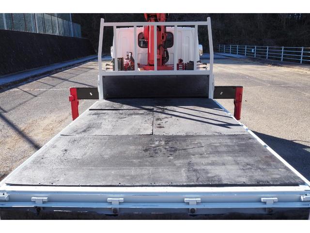 キャンター 　外装仕上げ済　古河ユニックＵＲＶ２６４Ｋ　４段クレーン　フックイン　ラジコン付き　２．６３ｔ吊り　標準幅　ショートボディ　積載３ｔ　１４０馬力　板張り（24枚目）