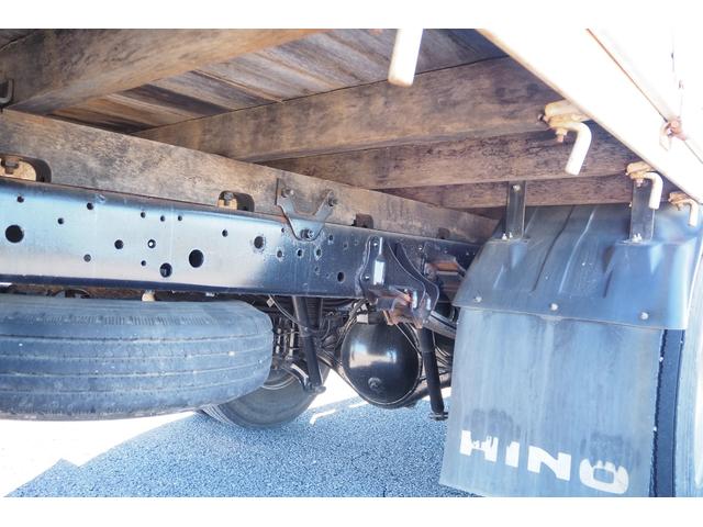 ヒノレンジャー 　タダノ　ＺＥ３０４ＭＨ　４段クレーン　フックイン　２．９３ｔ吊り　ラジコン付き　ベッド付き　積載２．６５ｔ　ターボ２２３馬力　３人乗り　エアブレーキ　板張り　ロープホール　ＥＳスタート　ＥＴＣ（43枚目）