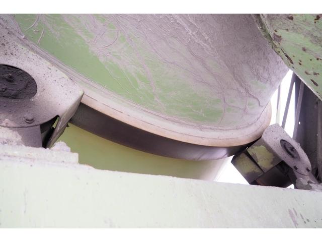 　すす焼きなし　２デフ　カヤバ製　ＭＲ４４３０　コンクリートミキサー　ドラム型式Ｍ４４　容量８．７立米　ベッド付き　積載９．８ｔ　ターボ３２０馬力　電動スランプガード付き　水タンク付き　ＥＴＣ(20枚目)