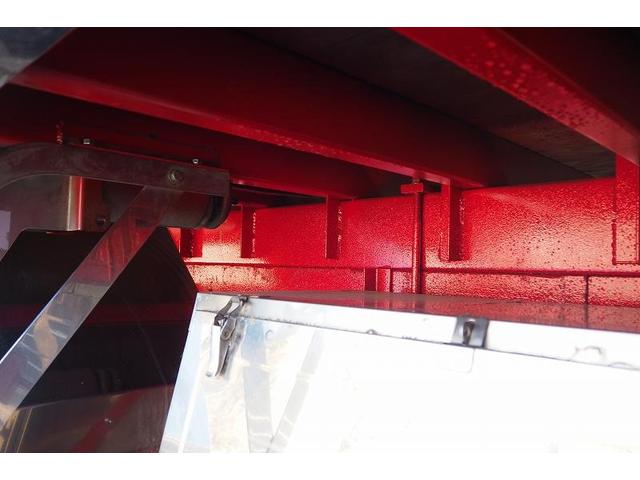 　全塗装仕上げ済み　シャーシ赤ラメ　２デフ　ショート　アルミブロック平ボディ　造りボディ　積載１１．６ｔ　ベッド付き　ターボ３７０馬力　メッキパーツ　ステンレス　鉄板張り　総輪アルミホイール　デフロック(22枚目)