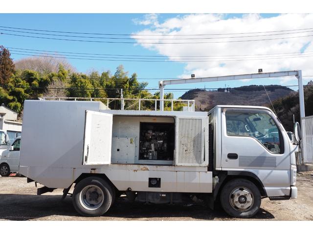 エルフトラック 　マルナカ製　ＳＳＥ－２５００　圧力２５０Ｍｐａ　吸水量Ｌ／ｍｉｎ６０　エンジン４５馬力　回転数１４５０ｒｐｍ　ホース・ガン欠品　積載０．５ｔ　ターボ１５０馬力　ベッド付き（24枚目）