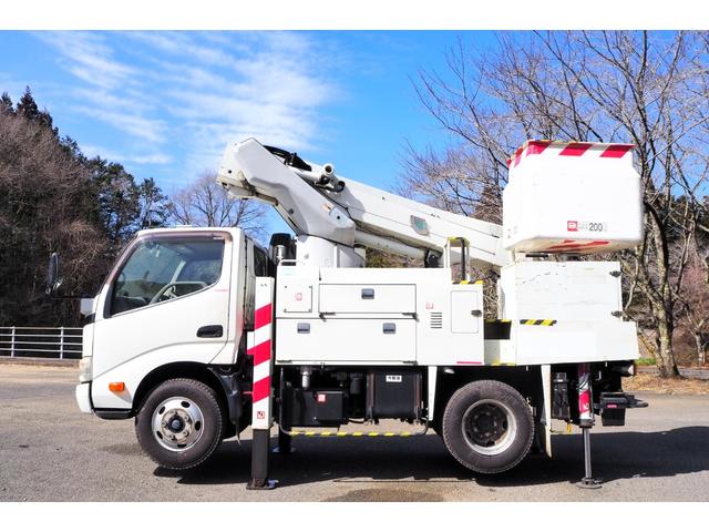 デュトロ 　アイチ製　Ｕ２４９　作業床ｔ高さ１１ｍ　高所作業車　活線作業車　電工仕様　第３ブームＦＲＰ製　サブバッテリー式　直下型アウトリガー　積載０．５ｔ　ターボ１３６馬力　坂道発進補助装置　ブレーキロック（2枚目）