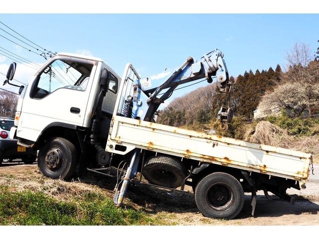 エルフトラック 　パートタイム４ＷＤ　四駆　高床　標準ショート　１０尺　タダノ製　ＺＲ２２４　簡易４段クレーン　フックイン　２．２２ｔ吊　ラジコン付　平ボディ　三方開　板張り　内フック　積載２ｔ　坂道発進補助装置（2枚目）