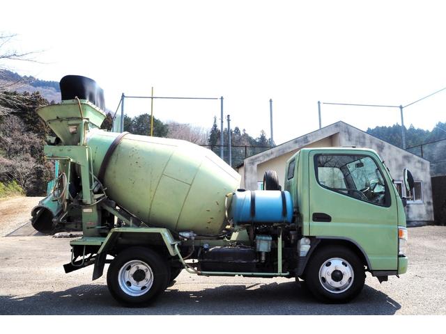 キャンター 　煤焼きなし　カヤバ製　Ｍ１２　２．５立米　コンクリートミキサー車　生コン車　積載３ｔ　生エンジン　１４０馬力　ナビ　３人乗り（6枚目）