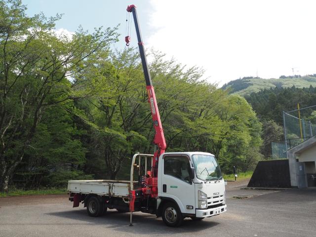 エルフトラック 　パートタイム４ＷＤ　四駆　標準ロング　古河ユニック製　３段クレーン　フックイン　ラジコン付　平ボディ　五方開　鉄板張り　積載１．０５ｔ　ターボ１５０馬力　坂道発進補助装置　ＥＴＣ（12枚目）