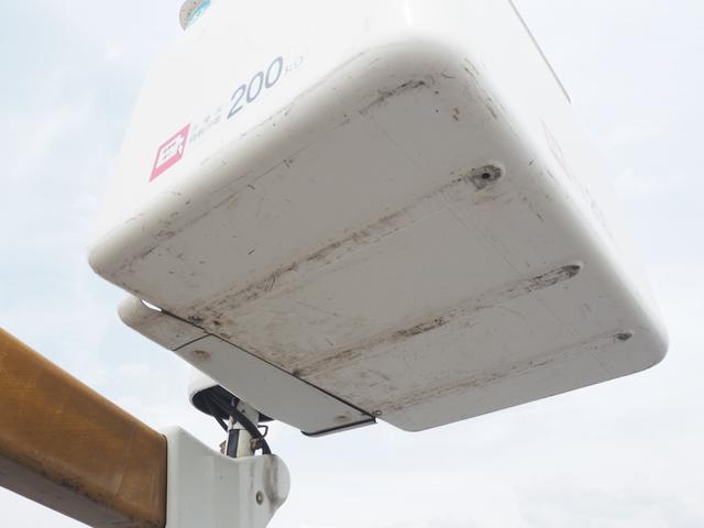 デュトロ 　アイチ製　Ｕ２４９　作業床高さ１１ｍ　活線作業車　電工仕様　高所作業車　直下型アウトリガー　ジャッキ自動張出装置　サブバッテリー式　積載０．５ｔ　ターボ１３６馬力　ブレーキロック　坂道発進補助装置（22枚目）