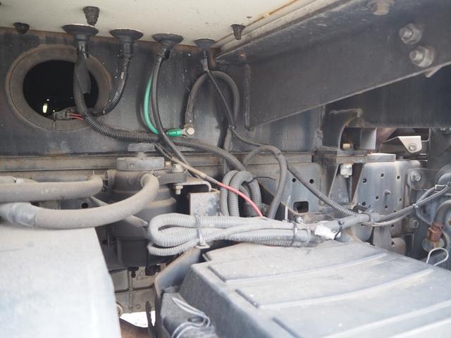 デュトロ 　アイチ製　Ｕ２４９　作業床高さ１１ｍ　活線作業車　電工仕様　高所作業車　直下型アウトリガー　ジャッキ自動張出装置　サブバッテリー式　積載０．５ｔ　ターボ１３６馬力　ブレーキロック　坂道発進補助装置（31枚目）