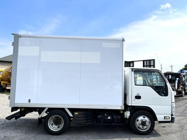 エルフトラック 　標準ショート　１０尺ボディ　パートタイム４ＷＤ　四駆　北村製作所製　パネルバン　アルミバン　ラッシング２段　リア４枚扉　９０°ストッパー　積載１．５ｔ　ターボ１１０馬力　バックモニター（6枚目）