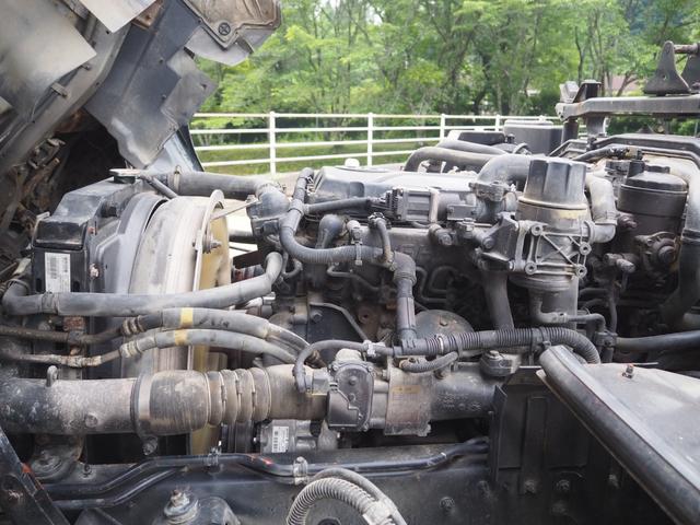 コンドル 　増々トン　２０ｔベース　２デフ　電磁式リターダ　ロングボディ　ＤＤ１０－７３　深ダンプ　土砂禁　１３立米　電動コボレーン　天蓋仕様　荷台全面ステンレス張り　積載１０．７ｔ　ターボ２８０馬力　ベッド付（60枚目）