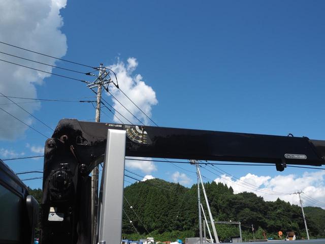 ファイター 　増トン　電磁式リターダ　ＴＭ－ＺＥ３６４ＨＲ　４段クレーン　フックイン　角足　差し違いアウトリガー　２．９３ｔ吊　ラジコン付　三方開　新品アルミブロック平ボディ　積載５．６ｔ　ターボ２７０馬力　ベッド（19枚目）