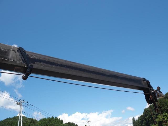 ファイター 　増トン　電磁式リターダ　ＴＭ－ＺＥ３６４ＨＲ　４段クレーン　フックイン　角足　差し違いアウトリガー　２．９３ｔ吊　ラジコン付　三方開　新品アルミブロック平ボディ　積載５．６ｔ　ターボ２７０馬力　ベッド（22枚目）