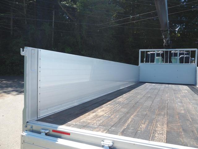 ファイター 　増トン　電磁式リターダ　ＴＭ－ＺＥ３６４ＨＲ　４段クレーン　フックイン　角足　差し違いアウトリガー　２．９３ｔ吊　ラジコン付　三方開　新品アルミブロック平ボディ　積載５．６ｔ　ターボ２７０馬力　ベッド（26枚目）