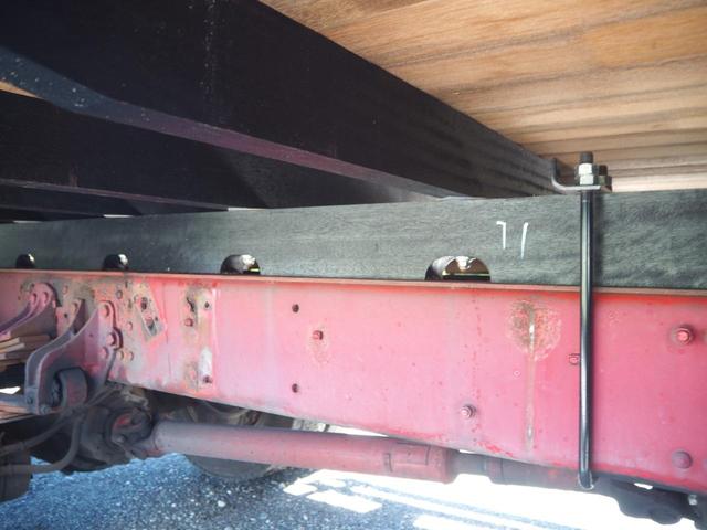 ファイター 　増トン　電磁式リターダ　ＴＭ－ＺＥ３６４ＨＲ　４段クレーン　フックイン　角足　差し違いアウトリガー　２．９３ｔ吊　ラジコン付　三方開　新品アルミブロック平ボディ　積載５．６ｔ　ターボ２７０馬力　ベッド（38枚目）