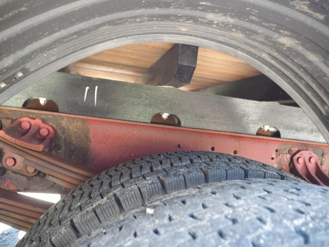 ファイター 　増トン　電磁式リターダ　ＴＭ－ＺＥ３６４ＨＲ　４段クレーン　フックイン　角足　差し違いアウトリガー　２．９３ｔ吊　ラジコン付　三方開　新品アルミブロック平ボディ　積載５．６ｔ　ターボ２７０馬力　ベッド（41枚目）