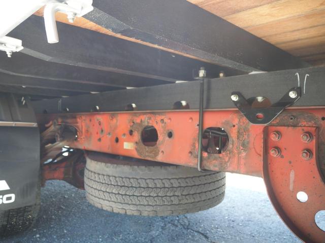 ファイター 　増トン　電磁式リターダ　ＴＭ－ＺＥ３６４ＨＲ　４段クレーン　フックイン　角足　差し違いアウトリガー　２．９３ｔ吊　ラジコン付　三方開　新品アルミブロック平ボディ　積載５．６ｔ　ターボ２７０馬力　ベッド（44枚目）