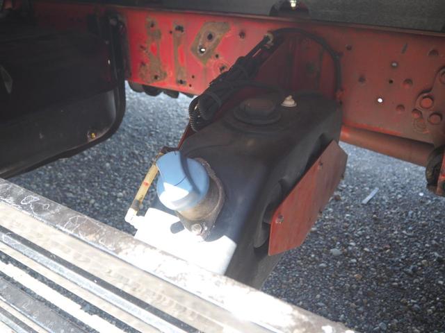 ファイター 　増トン　電磁式リターダ　ＴＭ－ＺＥ３６４ＨＲ　４段クレーン　フックイン　角足　差し違いアウトリガー　２．９３ｔ吊　ラジコン付　三方開　新品アルミブロック平ボディ　積載５．６ｔ　ターボ２７０馬力　ベッド（48枚目）