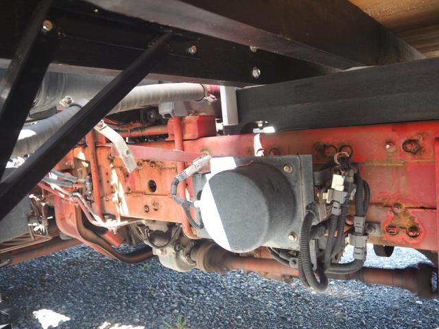 ファイター 　増トン　電磁式リターダ　ＴＭ－ＺＥ３６４ＨＲ　４段クレーン　フックイン　角足　差し違いアウトリガー　２．９３ｔ吊　ラジコン付　三方開　新品アルミブロック平ボディ　積載５．６ｔ　ターボ２７０馬力　ベッド（52枚目）